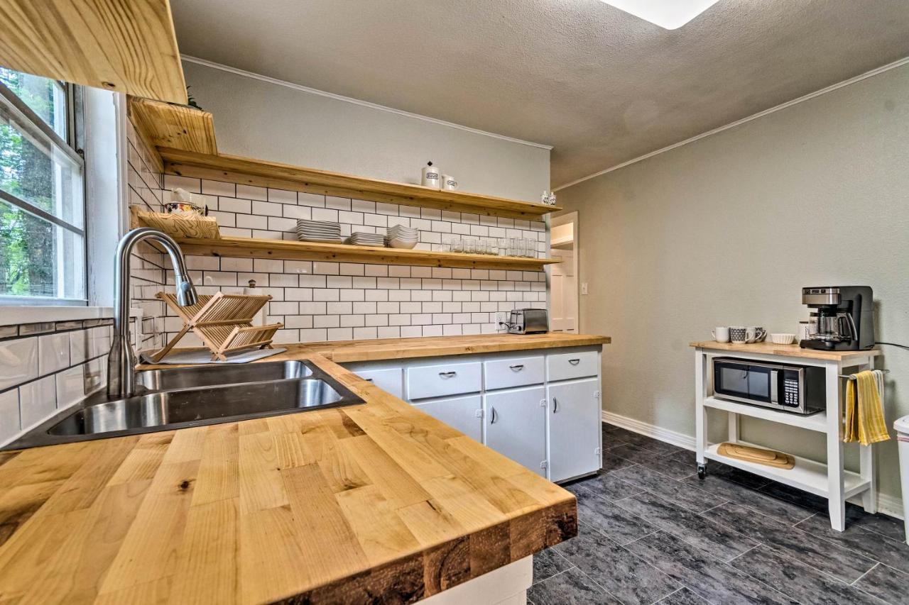 Centrally Located Hot Springs Home With Deck! エクステリア 写真