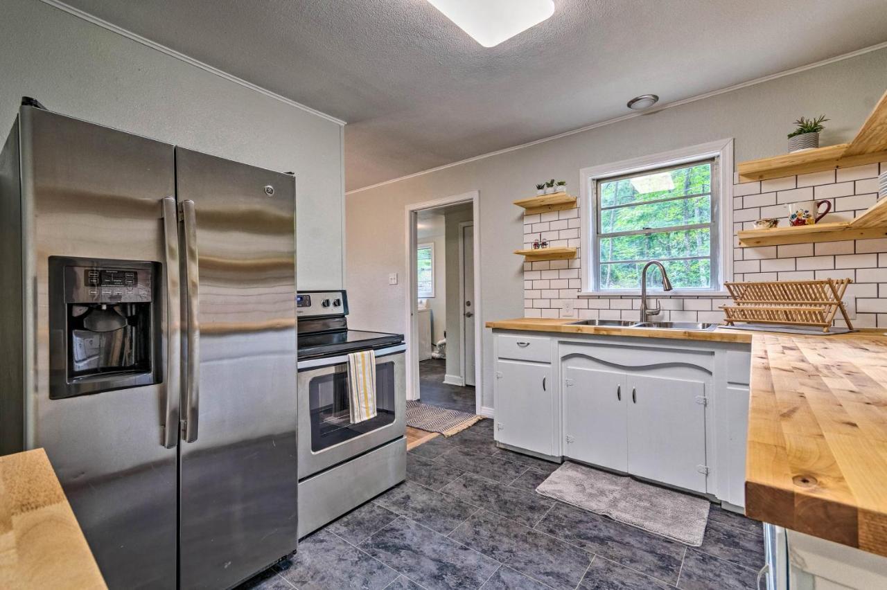 Centrally Located Hot Springs Home With Deck! エクステリア 写真
